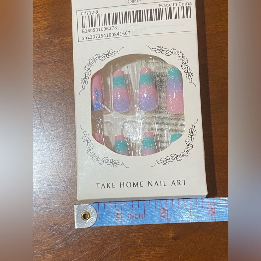 NWT take home nail art kit includes many nails, the adhesives dual emery board - Picture 6 of 15